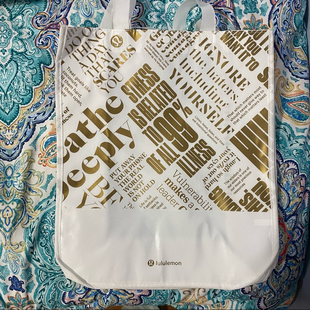 Lululemon shopping bags 1 big & 5 small ones